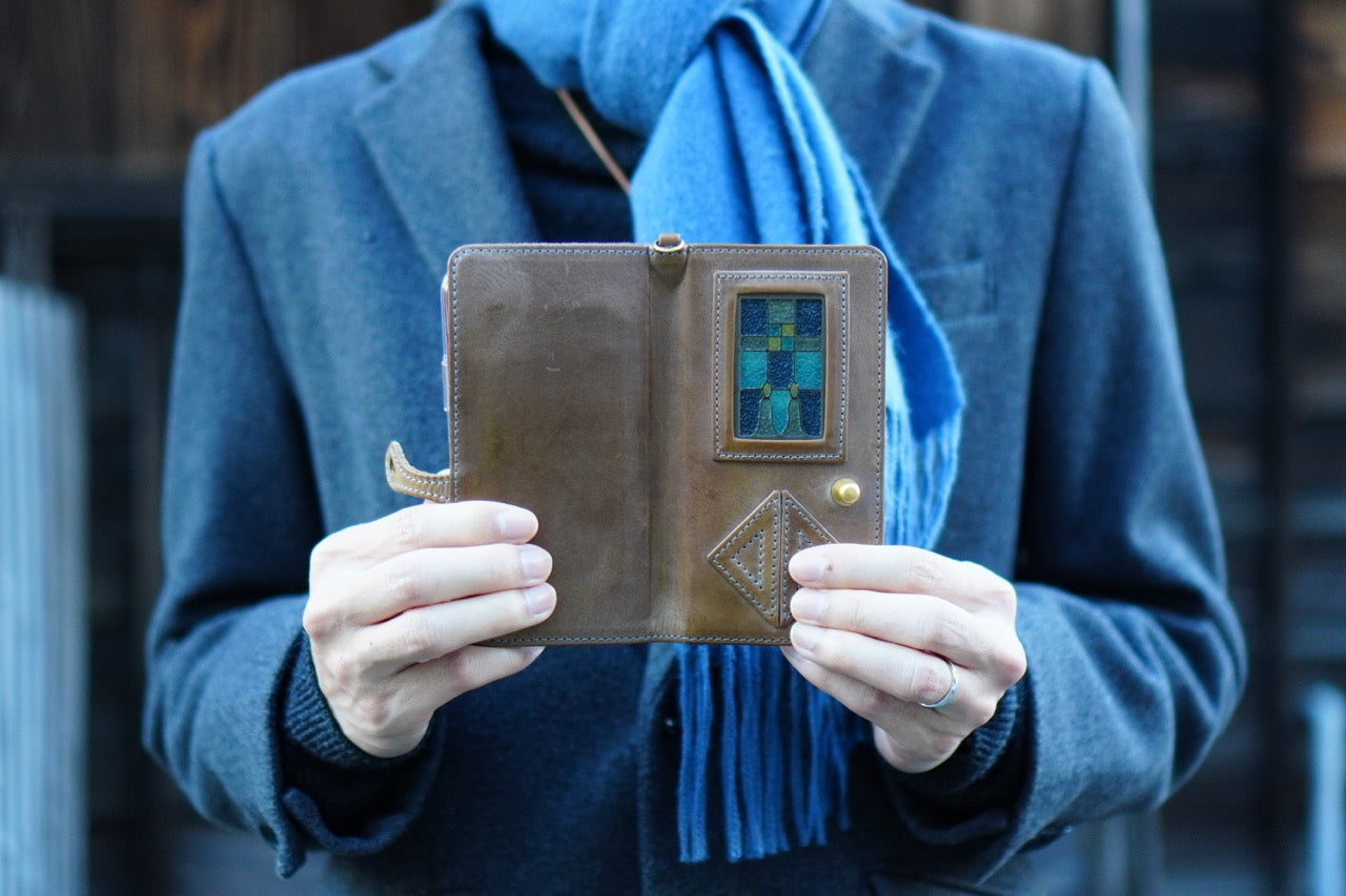 本革ステンドグラスデザインの『glart』を使って3か月。スタッフ